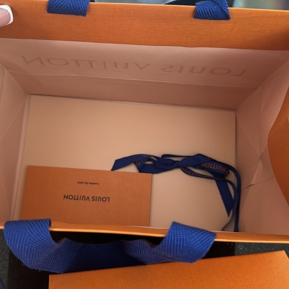 Authentic 💯 - Picture 6 of 9